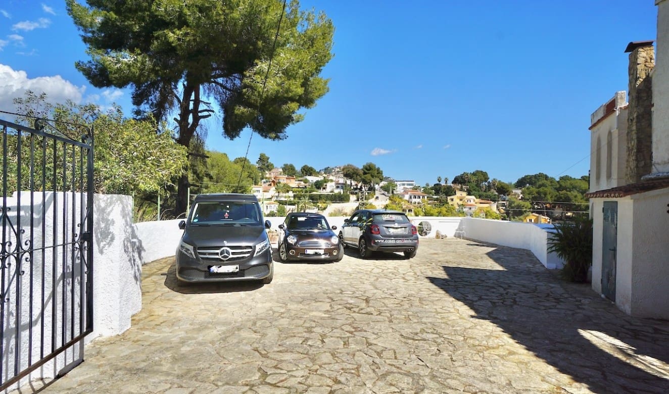 4 bedroom Villa for sale in Benissa with pool garage - € 595,000 (Ref: 8904964)