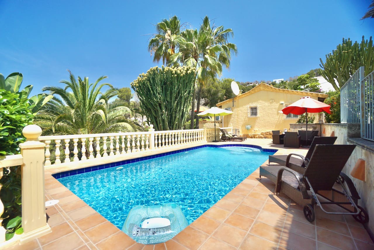 4 slaapkamer Villa te koop in Moraira met zwembad - € 695.000 (Ref: 9053617)