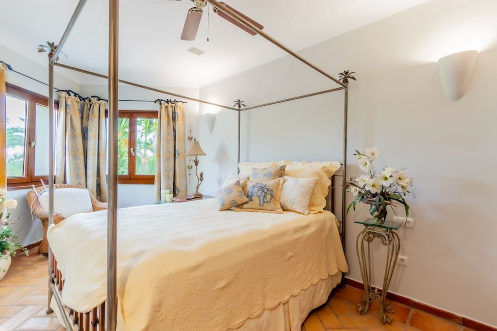 4 bedroom Villa for sale in Moraira with pool garage - € 2,495,000 (Ref: 9058224)