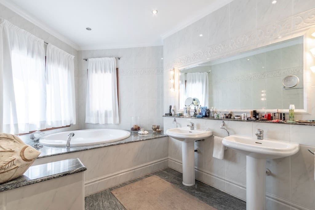 4 bedroom Villa for sale in Moraira with pool garage - € 2,495,000 (Ref: 9058224)