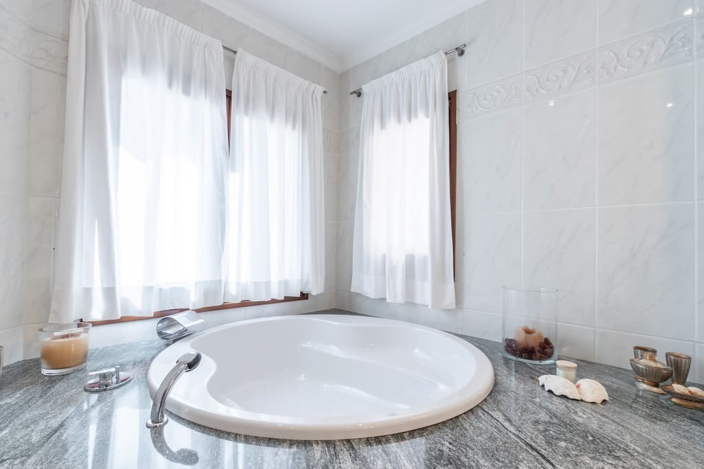 4 bedroom Villa for sale in Moraira with pool garage - € 2,495,000 (Ref: 9058224)