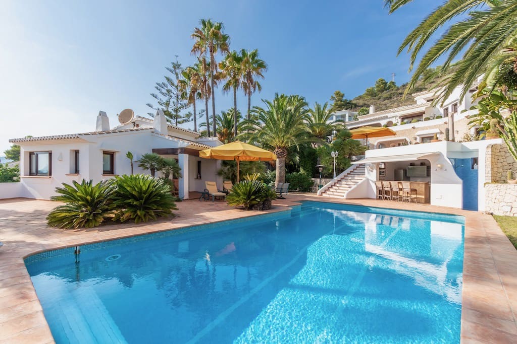4 bedroom Villa for sale in Moraira with pool garage - € 2,495,000 (Ref: 9058224)