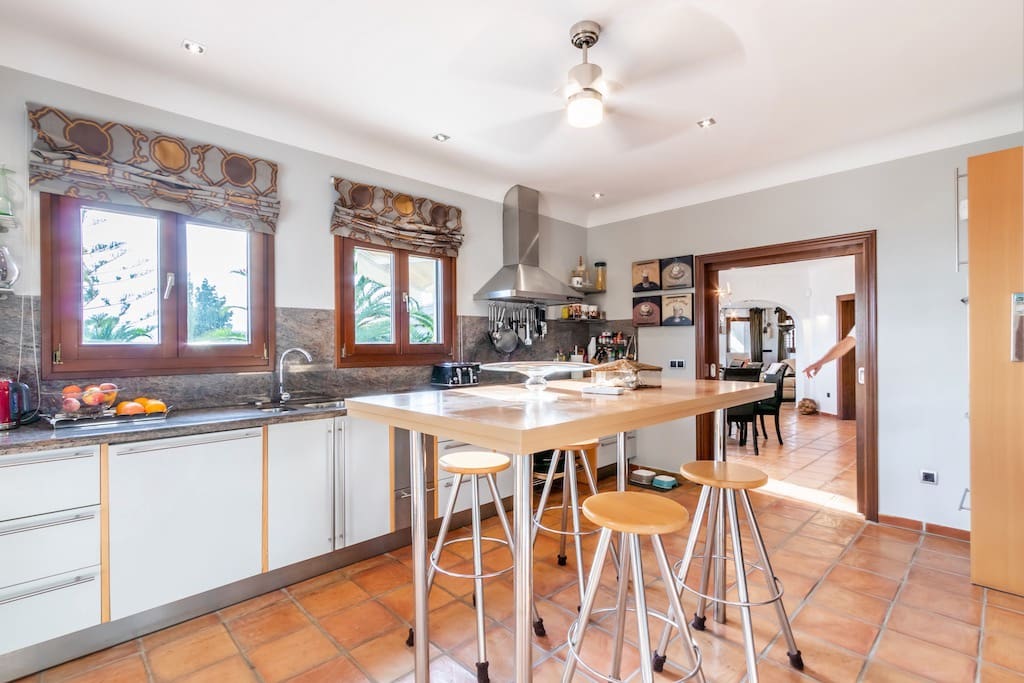 4 bedroom Villa for sale in Moraira with pool garage - € 2,495,000 (Ref: 9058224)