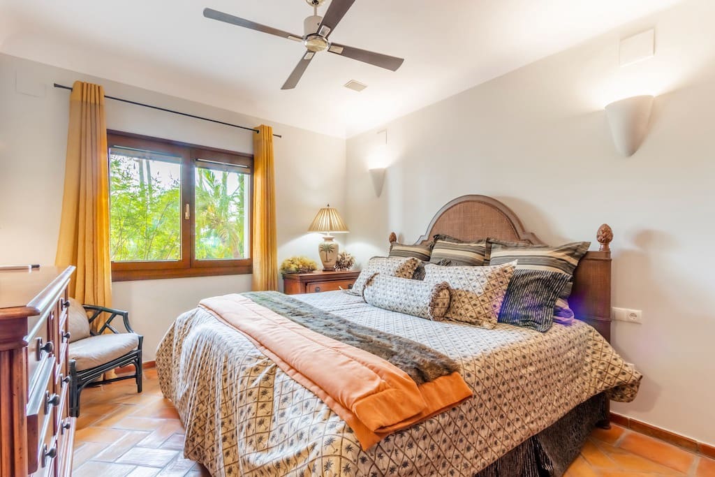 4 bedroom Villa for sale in Moraira with pool garage - € 2,495,000 (Ref: 9058224)