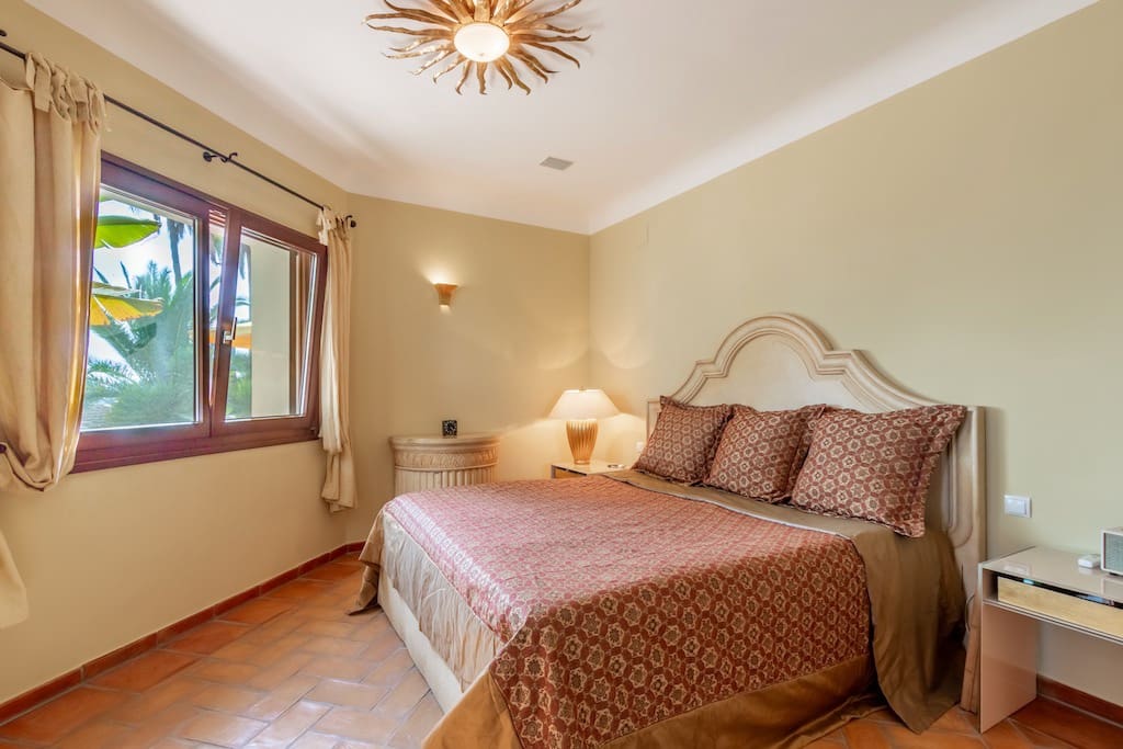 4 bedroom Villa for sale in Moraira with pool garage - € 2,495,000 (Ref: 9058224)