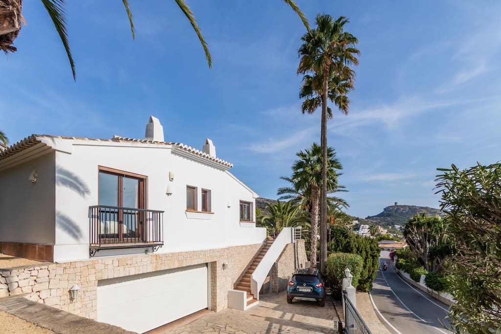 4 bedroom Villa for sale in Moraira with pool garage - € 2,495,000 (Ref: 9058224)
