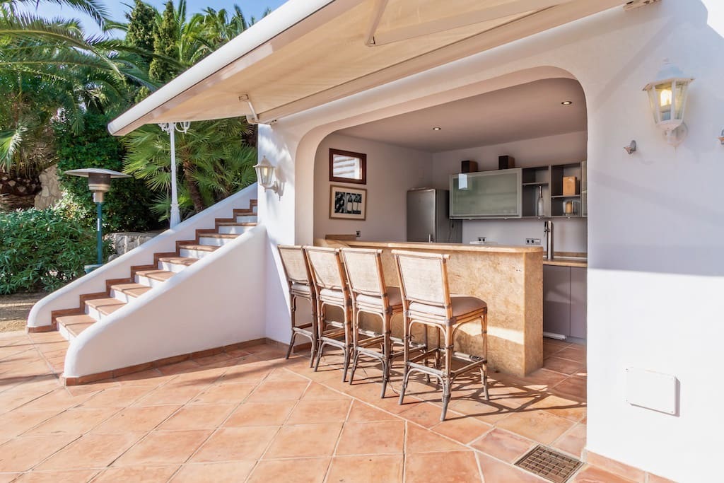 4 bedroom Villa for sale in Moraira with pool garage - € 2,495,000 (Ref: 9058224)