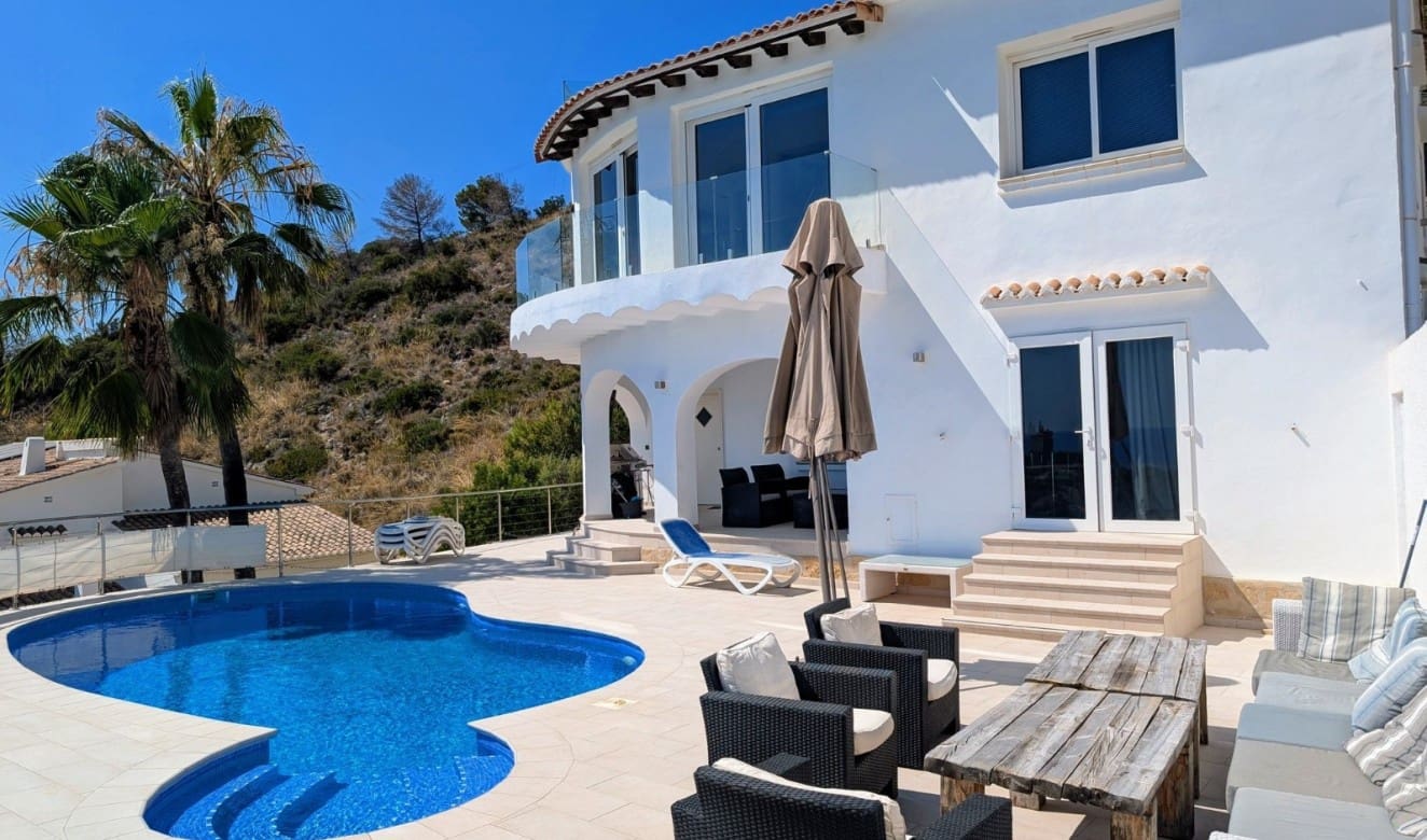 3 soveværelse Villa til salg i Moraira med swimmingpool - € 1.550.000 (Ref: 9106466)