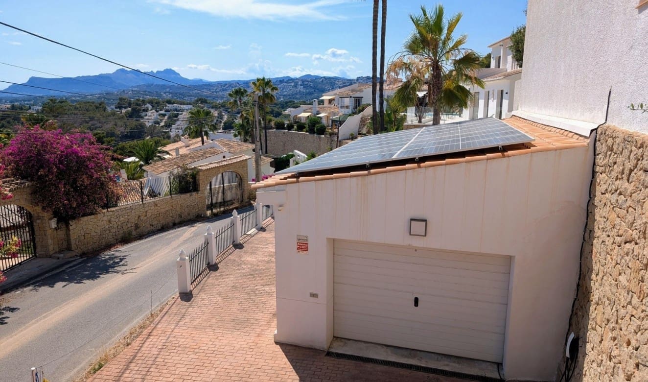 3 soveværelse Villa til salg i Moraira med swimmingpool - € 1.550.000 (Ref: 9106466)