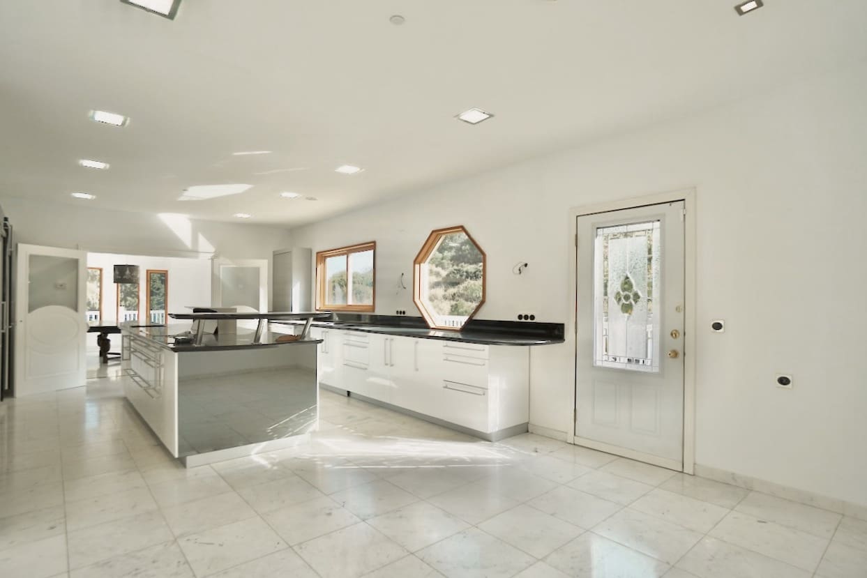 7 slaapkamer Villa te koop in Benahavis met zwembad garage - € 1.995.000 (Ref: 9198617)