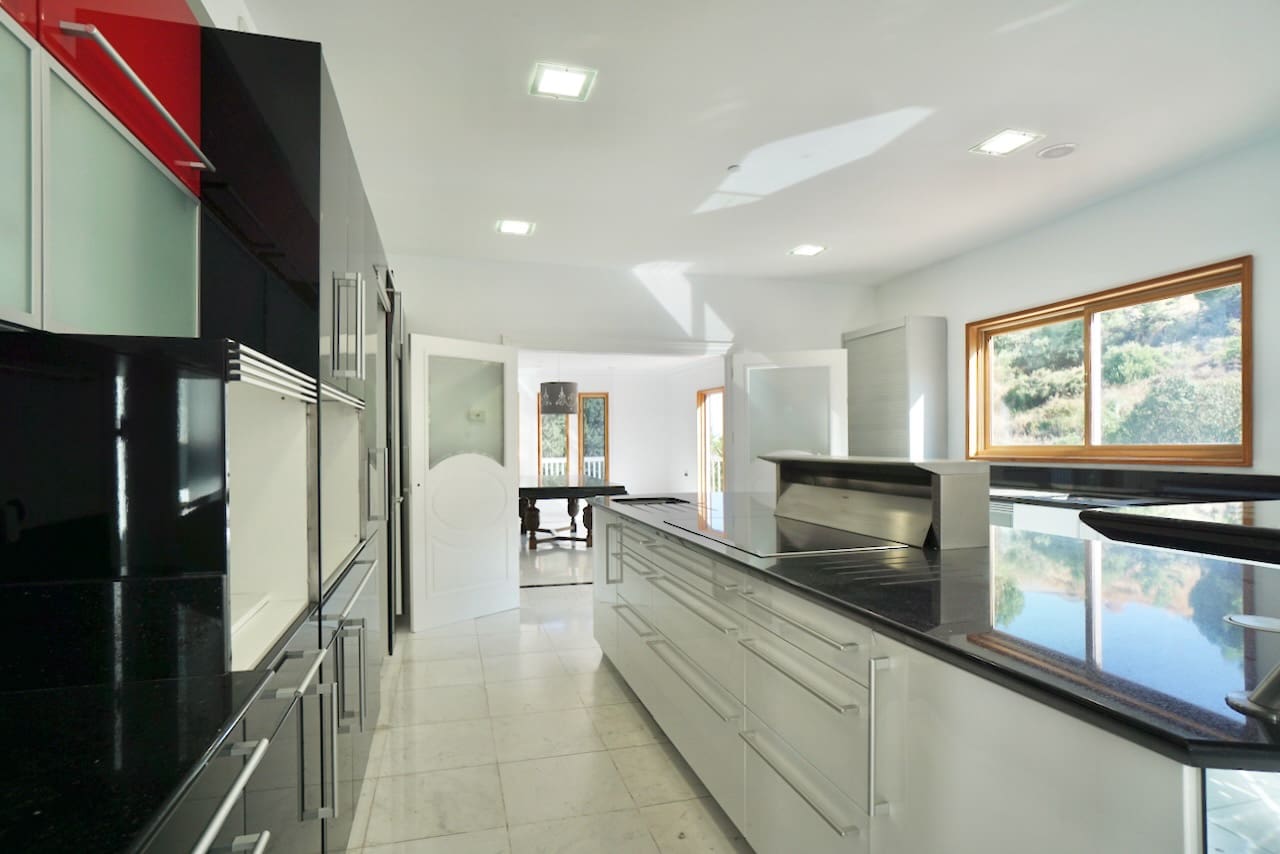 7 slaapkamer Villa te koop in Benahavis met zwembad garage - € 1.995.000 (Ref: 9198617)