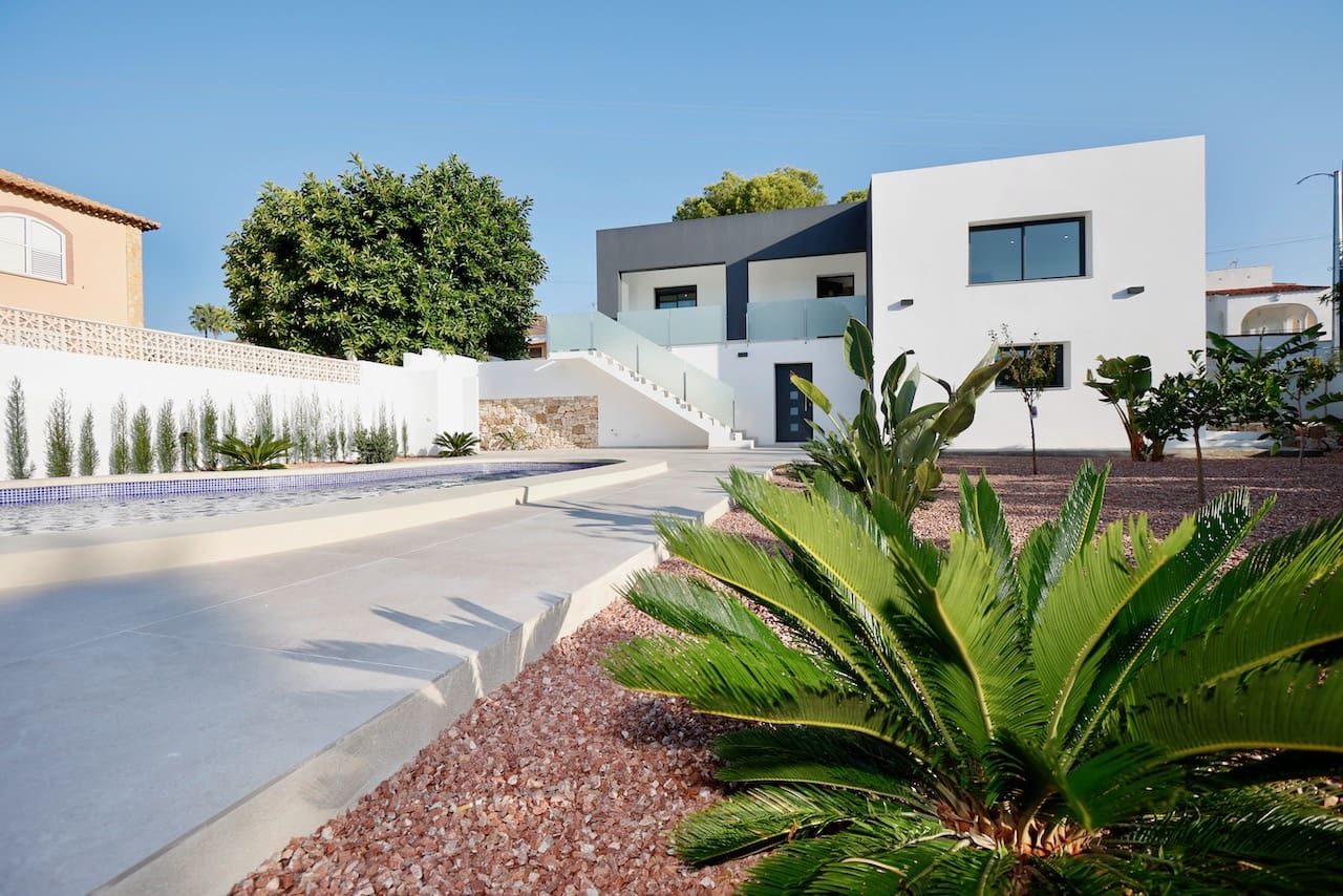 Chalet de 4 habitaciones en Calpe / Calp en venta con piscina - 840.000 € (Ref: 9331863)