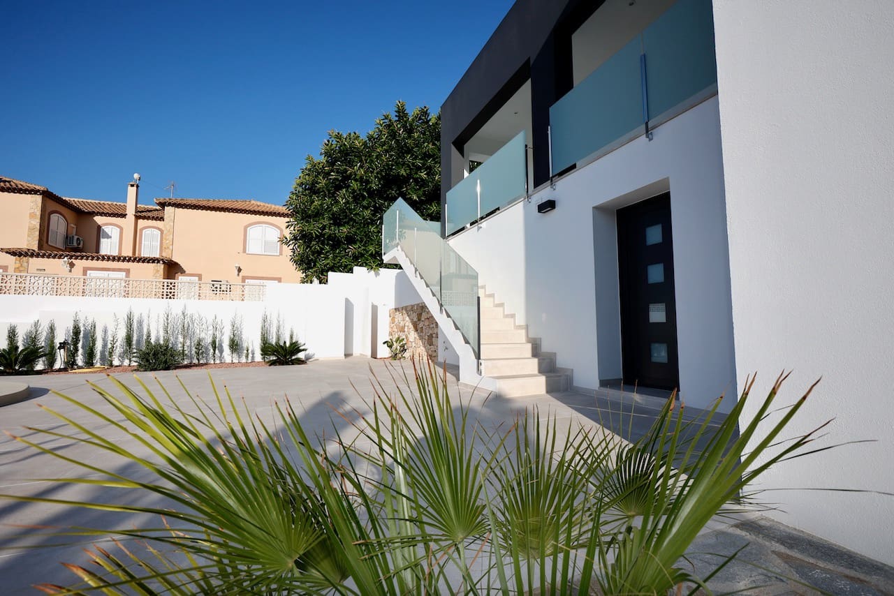 Chalet de 4 habitaciones en Calpe / Calp en venta con piscina - 840.000 € (Ref: 9331863)