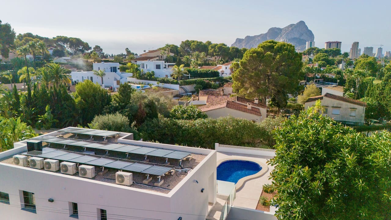 Chalet de 4 habitaciones en Calpe / Calp en venta con piscina - 840.000 € (Ref: 9331863)