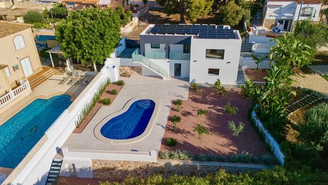 Chalet de 4 habitaciones en Calpe / Calp en venta con piscina - 840.000 € (Ref: 9331863)