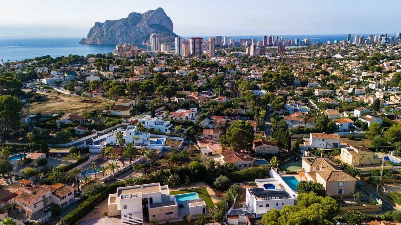 Chalet de 4 habitaciones en Calpe / Calp en venta con piscina - 840.000 € (Ref: 9331863)