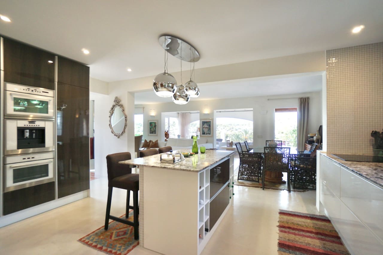 Chalet de 4 habitaciones en Moraira en venta con piscina - 2.495.000 € (Ref: 9357623)