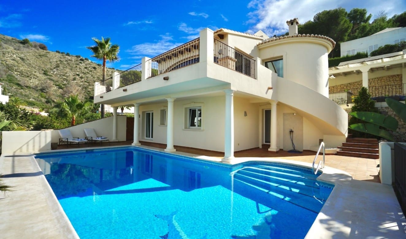 4 slaapkamer Villa te koop in Moraira met zwembad - € 2.495.000 (Ref: 9357623)