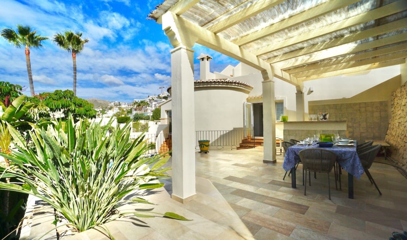 4 slaapkamer Villa te koop in Moraira met zwembad - € 2.495.000 (Ref: 9357623)