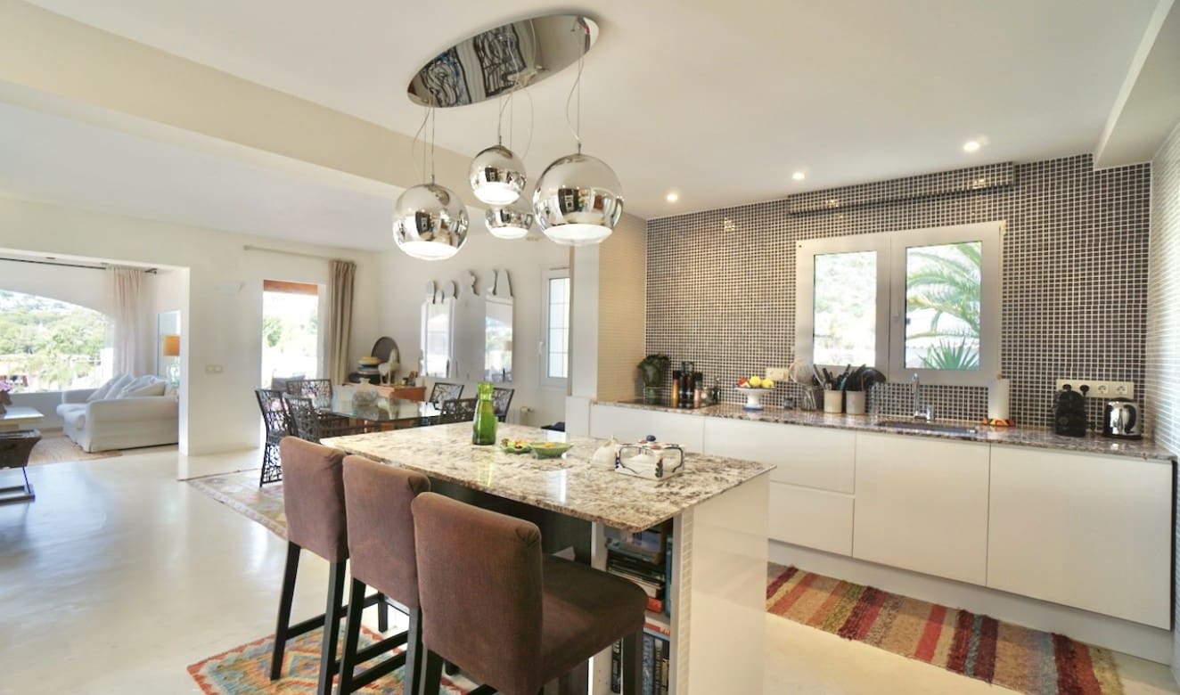 4 slaapkamer Villa te koop in Moraira met zwembad - € 2.495.000 (Ref: 9357623)