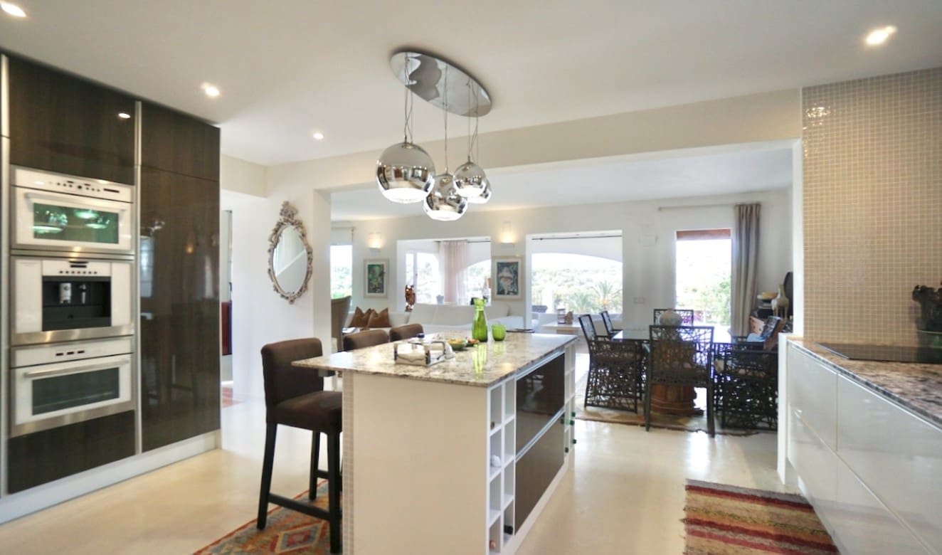 4 slaapkamer Villa te koop in Moraira met zwembad - € 2.495.000 (Ref: 9357623)