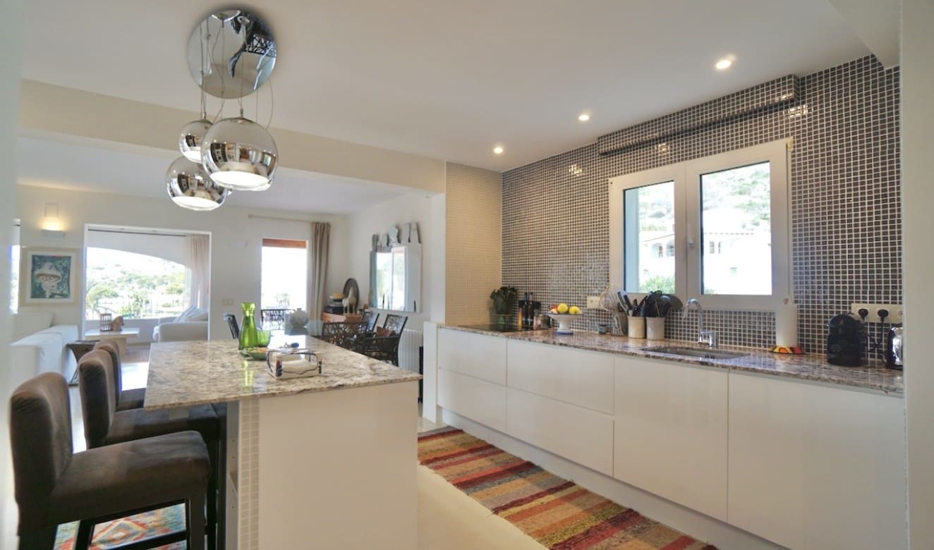 4 slaapkamer Villa te koop in Moraira met zwembad - € 2.495.000 (Ref: 9357623)