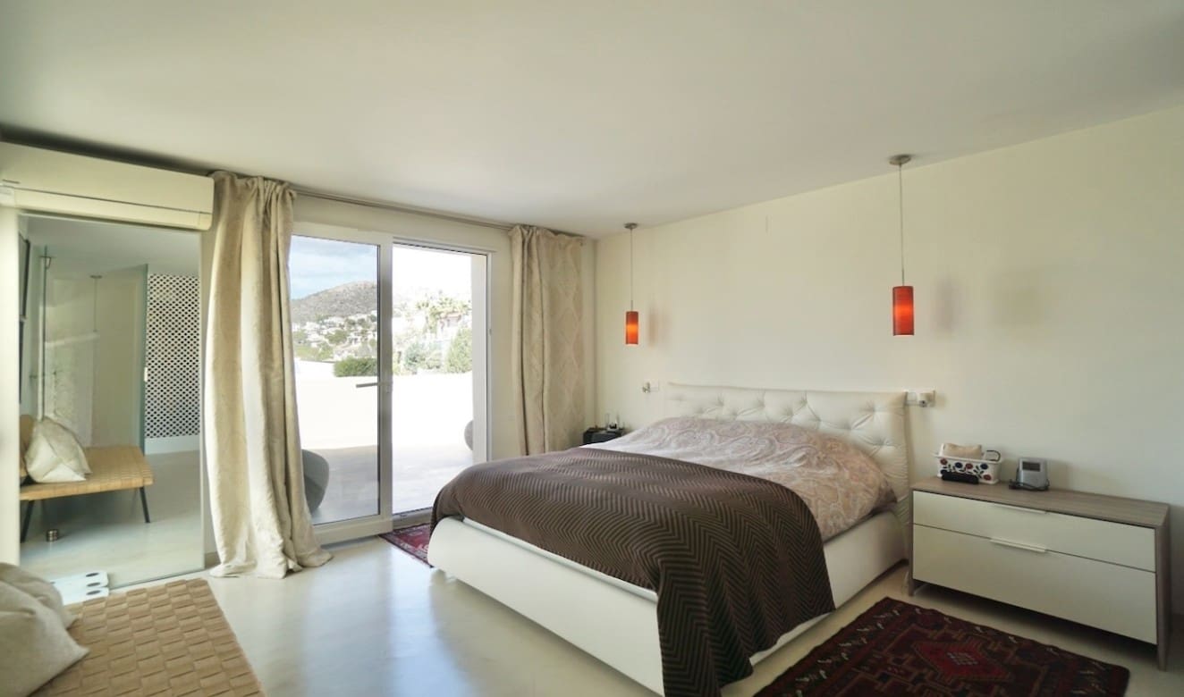 4 slaapkamer Villa te koop in Moraira met zwembad - € 2.495.000 (Ref: 9357623)