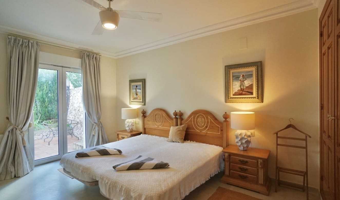 4 slaapkamer Villa te koop in Moraira met zwembad - € 2.495.000 (Ref: 9357623)