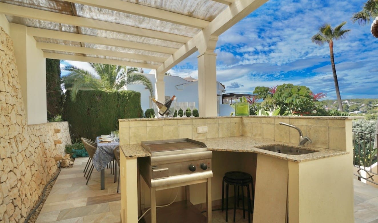 4 slaapkamer Villa te koop in Moraira met zwembad - € 2.495.000 (Ref: 9357623)