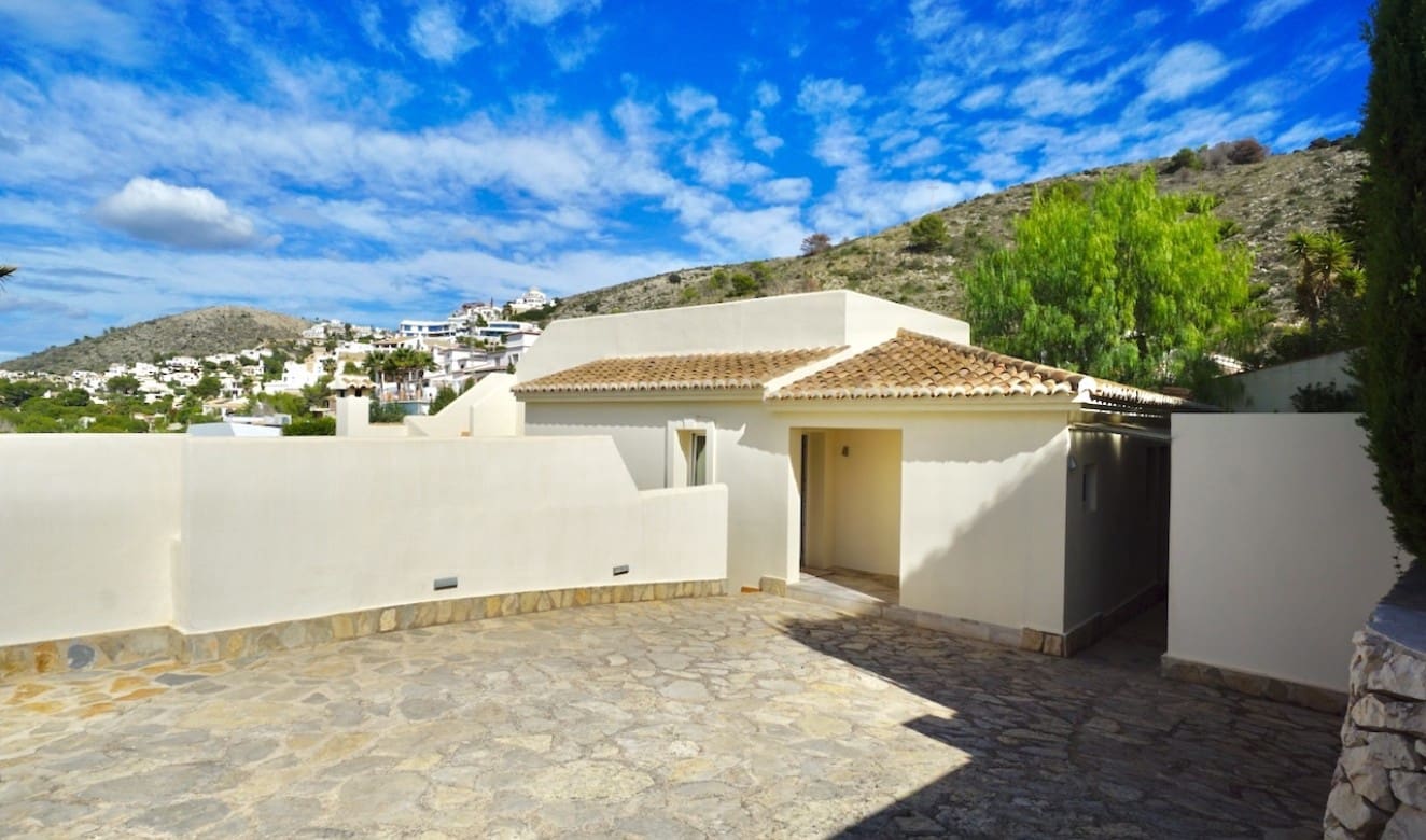 4 slaapkamer Villa te koop in Moraira met zwembad - € 2.495.000 (Ref: 9357623)