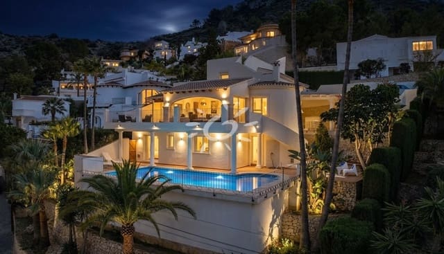 4 soveværelse Villa til salg i Moraira, Teulada-Moraira med swimmingpool - € 2.100.000 (Ref: 9357623)