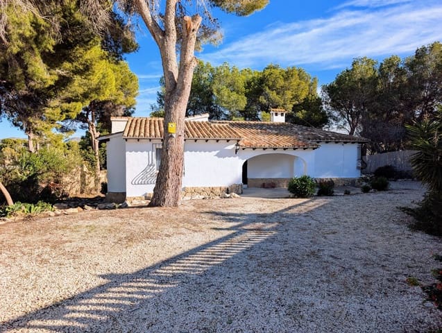 3 bedroom Villa for sale in Moraira, Teulada-Moraira - € 595,000 (Ref: 9437724)
