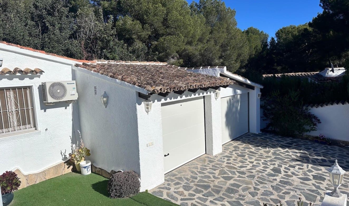 3 bedroom Villa for sale in Moraira with pool garage - € 850,000 (Ref: 9462913)
