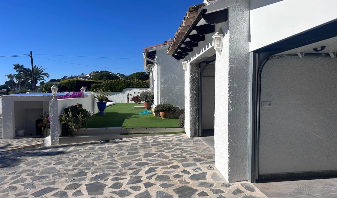 3 bedroom Villa for sale in Moraira with pool garage - € 850,000 (Ref: 9462913)