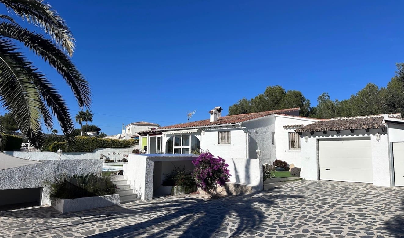 3 bedroom Villa for sale in Moraira with pool garage - € 850,000 (Ref: 9462913)