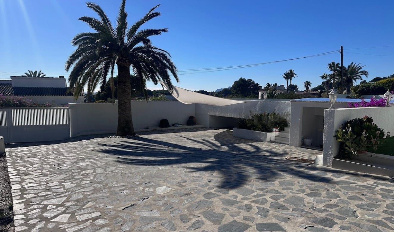 3 bedroom Villa for sale in Moraira with pool garage - € 850,000 (Ref: 9462913)