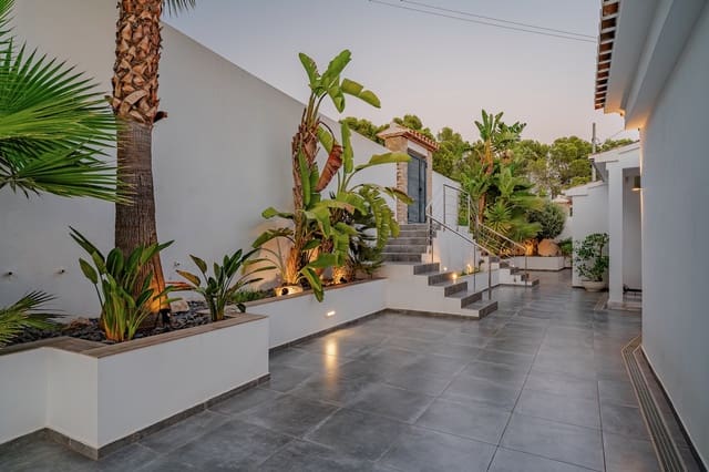 8 slaapkamer Villa te koop in Benissa met zwembad - € 3.595.000 (Ref: 9491883)