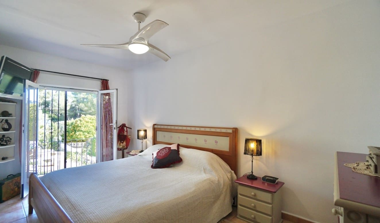 2 bedroom Bungalow for sale in Moraira with pool - € 349,000 (Ref: 9500749)