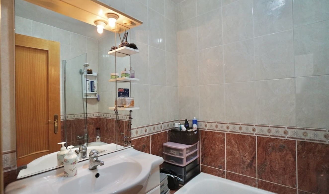 2 bedroom Bungalow for sale in Moraira with pool - € 349,000 (Ref: 9500749)