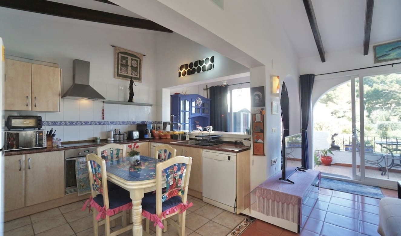 2 bedroom Bungalow for sale in Moraira with pool - € 349,000 (Ref: 9500749)