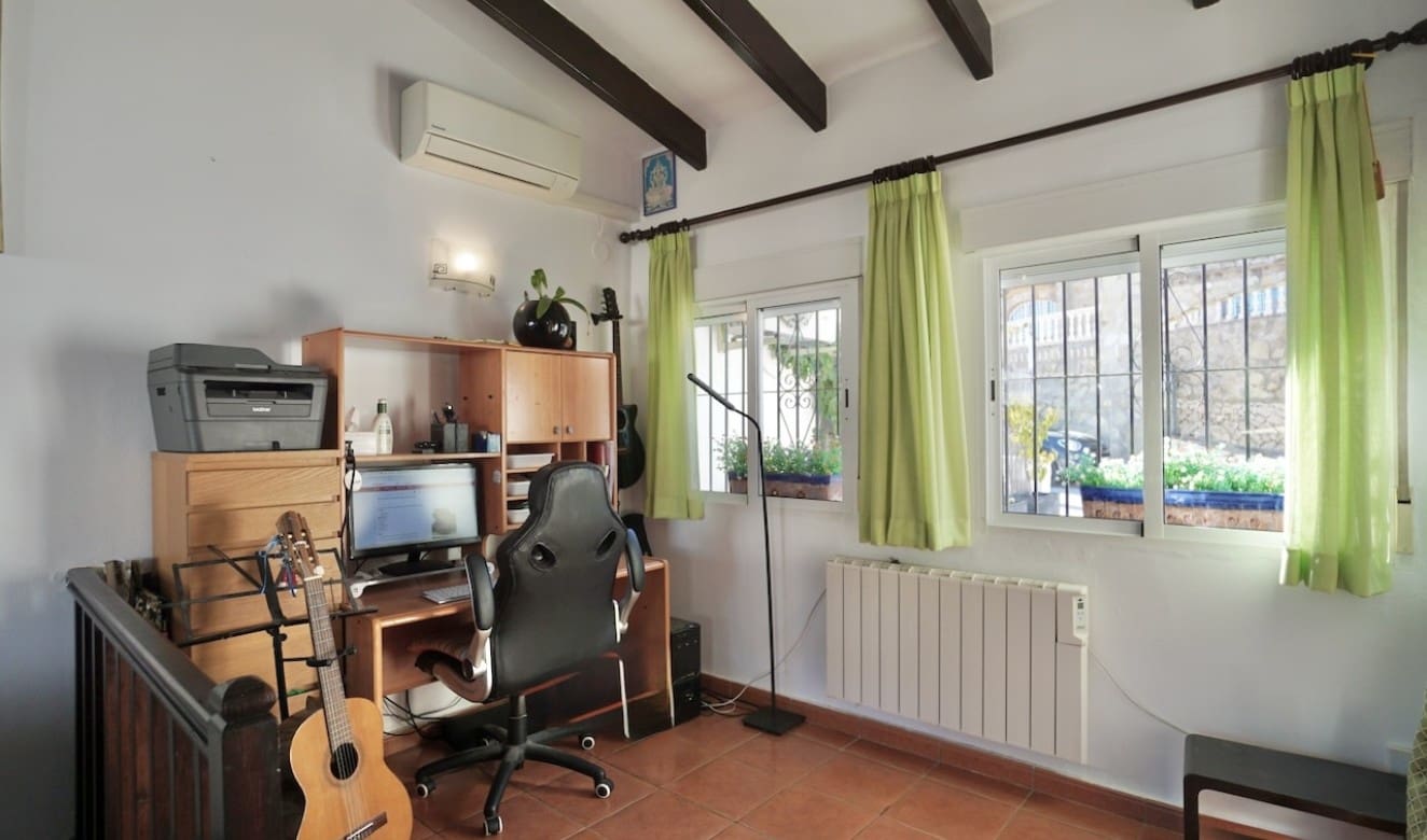 2 bedroom Bungalow for sale in Moraira with pool - € 349,000 (Ref: 9500749)