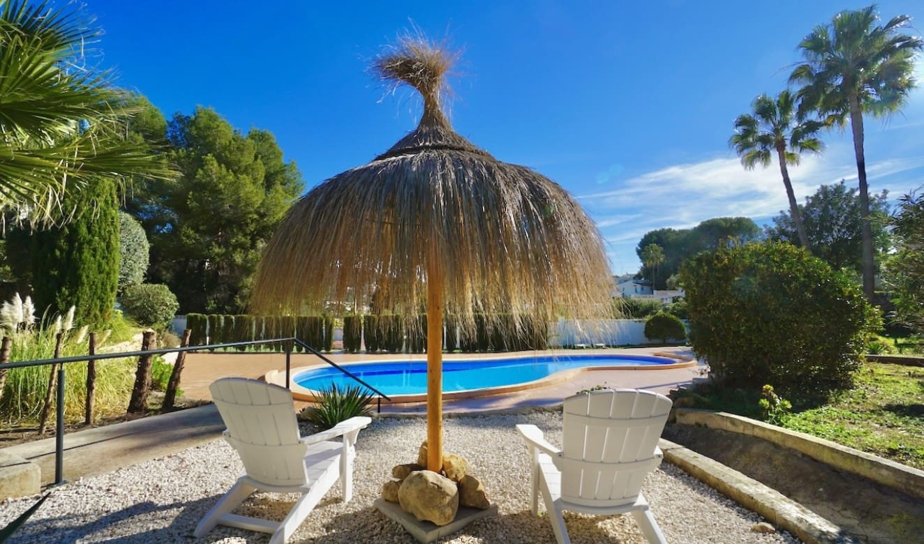 2 bedroom Bungalow for sale in Moraira with pool - € 349,000 (Ref: 9500749)