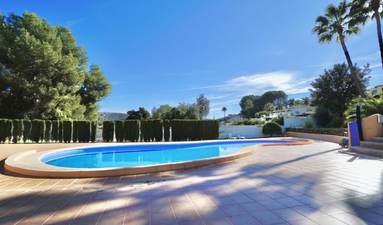 2 bedroom Bungalow for sale in Moraira with pool - € 349,000 (Ref: 9500749)