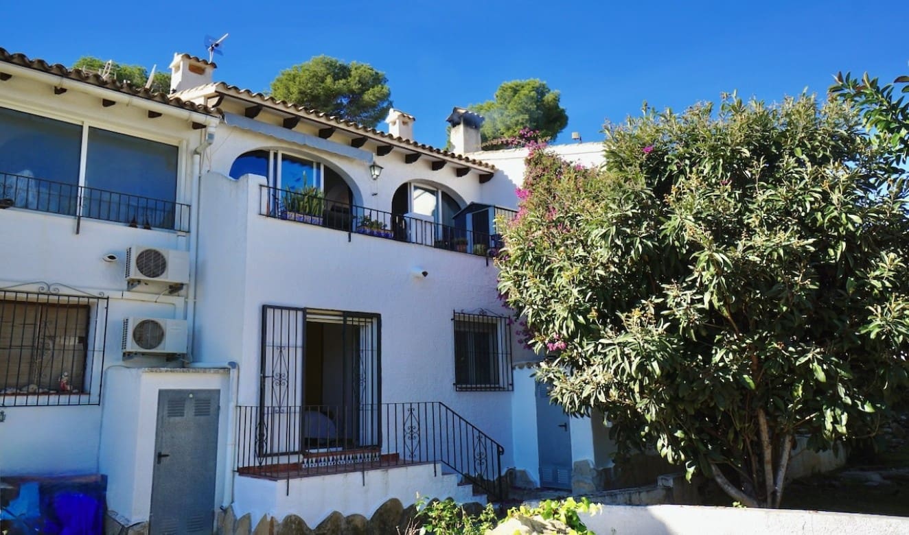 2 bedroom Bungalow for sale in Moraira with pool - € 349,000 (Ref: 9500749)