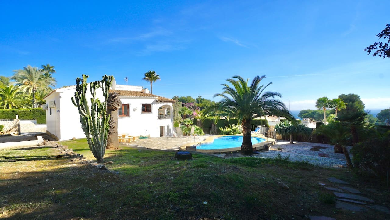 4 soveværelse Villa til salg i Moraira med swimmingpool - € 795.000 (Ref: 9511391)