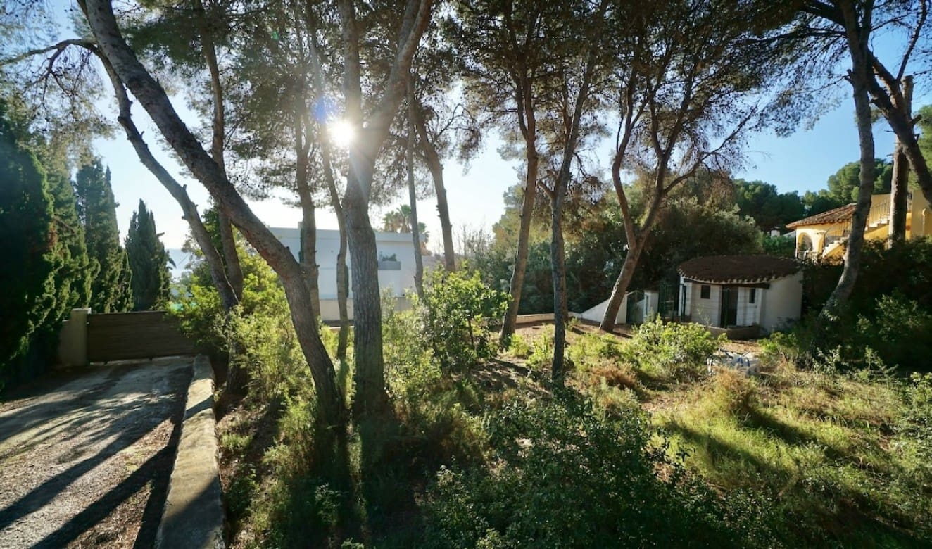 Building Plot for sale in Moraira - € 360,000 (Ref: 9517876)