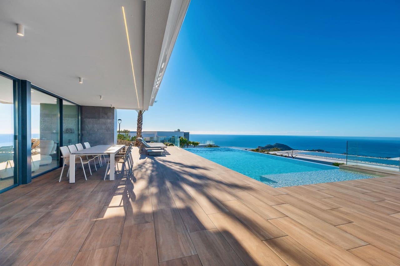 5 Zimmer Villa zu verkaufen in Cumbre del Sol mit Pool - 3.250.000 € (Ref: 9563729)