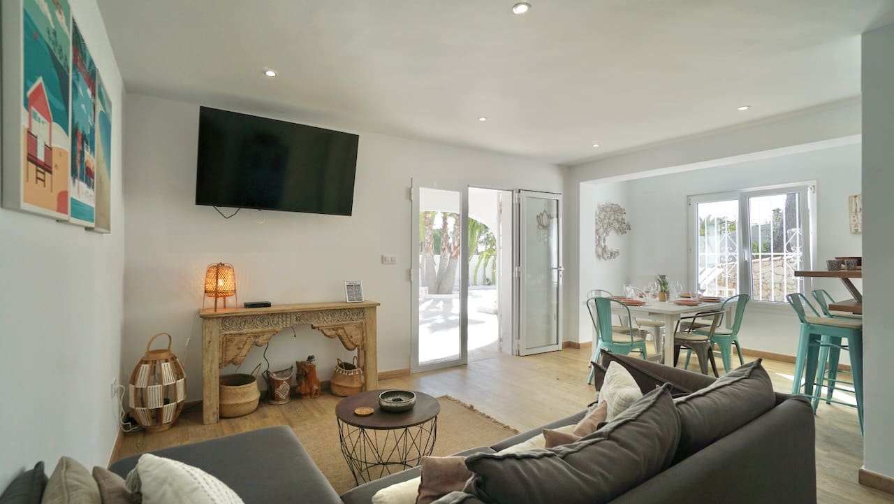 Chalet de 6 habitaciones en Moraira en venta con piscina - 859.000 € (Ref: 9569421)