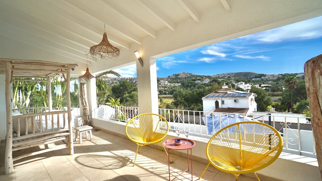 Chalet de 6 habitaciones en Moraira en venta con piscina - 859.000 € (Ref: 9569421)