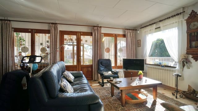 3 bedroom Villa for sale in Moraira, Teulada-Moraira with pool garage - € 649,000 (Ref: 9591802)